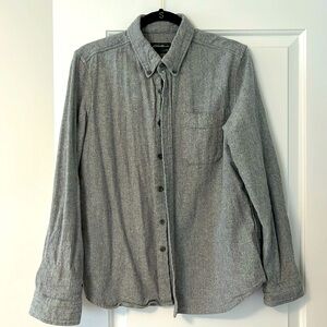 Men’s gray Eddie Bauer button down shirt. Size M